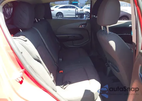 2018 Chevrolet Sonic Lt z USA, uszkodzony, nr VIN 1G1JD6SB9J4137399